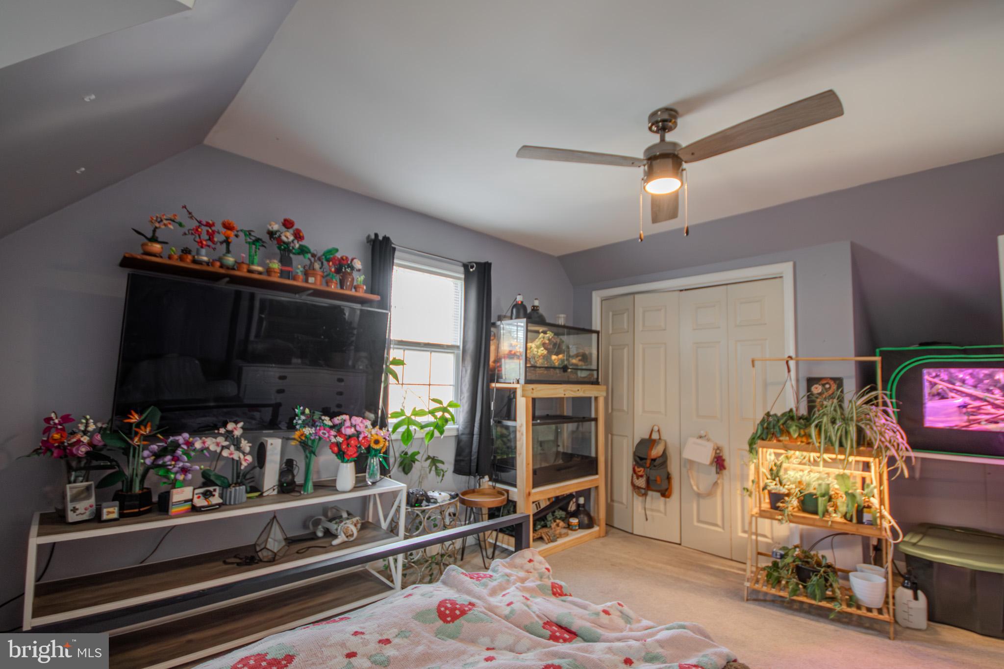 CAMDEN AVE. - Residential