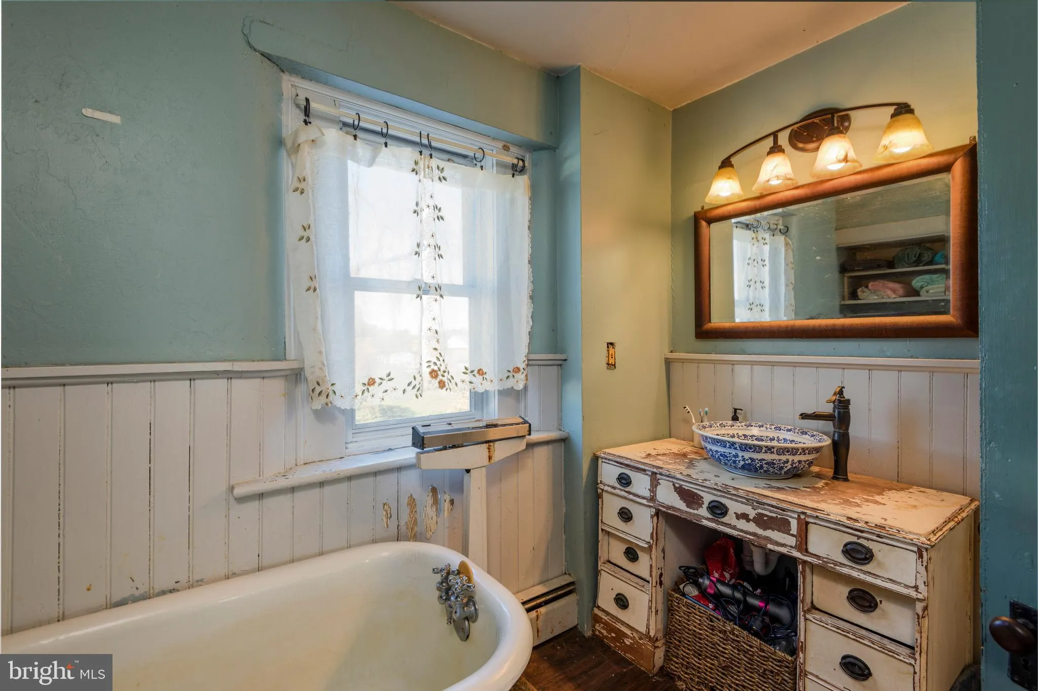 Oxford, Pennsylvania 19363, United States, 4 Bedrooms Bedrooms, ,2 BathroomsBathrooms,Residential,Active,232823