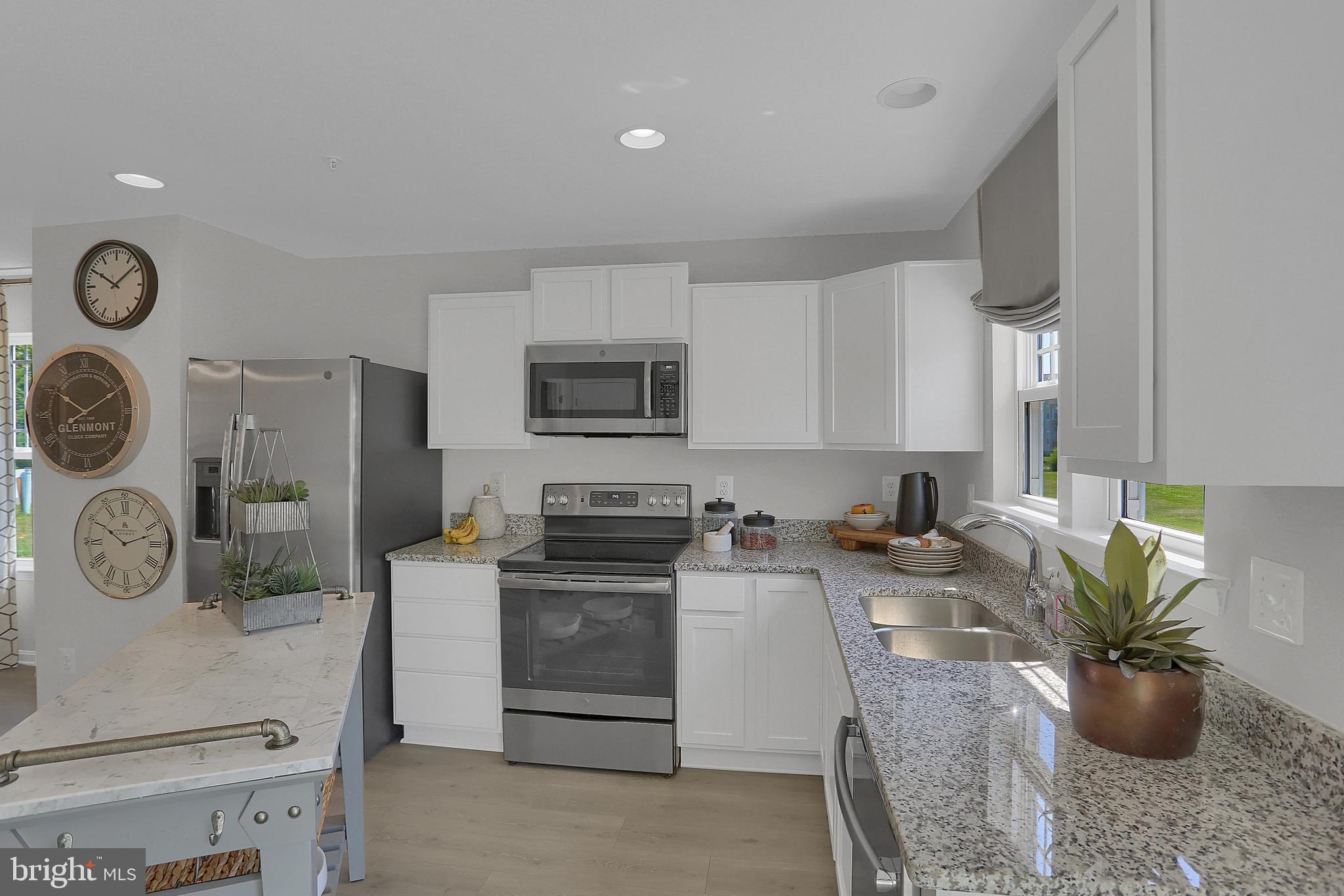 CAPTAIN'S COVE - Residential