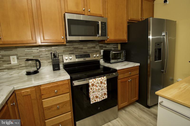 LEXINGTON GLEN - Residential