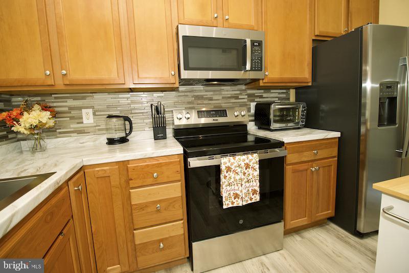 LEXINGTON GLEN - Residential