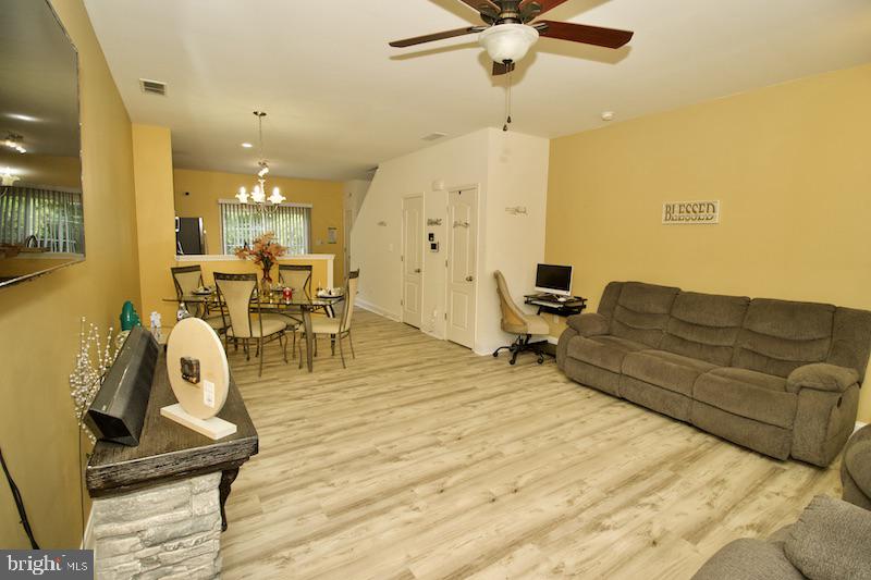 LEXINGTON GLEN - Residential