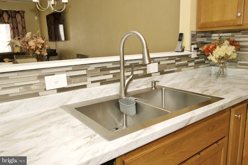 LEXINGTON GLEN - Residential