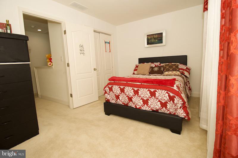 LEXINGTON GLEN - Residential