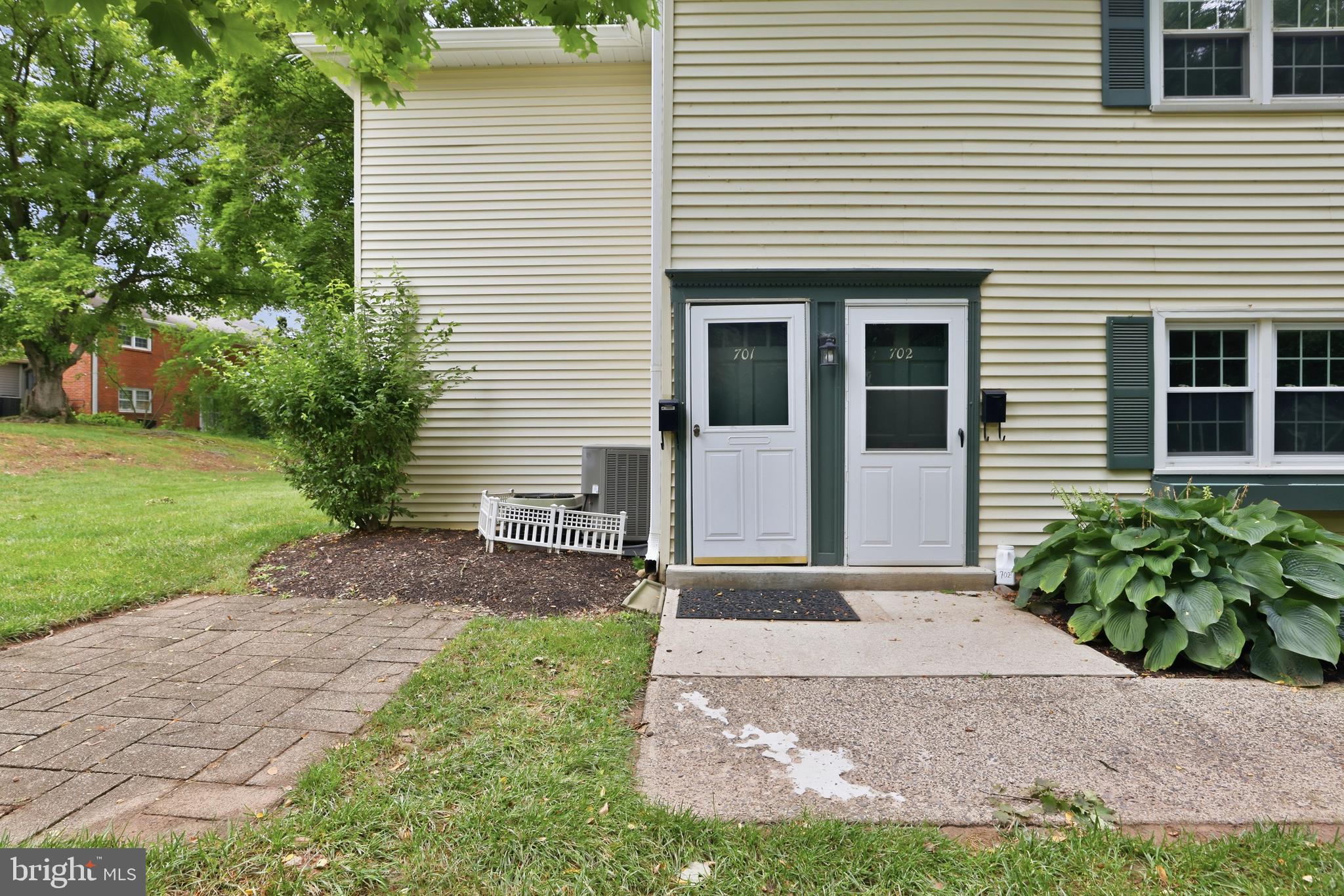 701 YARDLEY CMNS