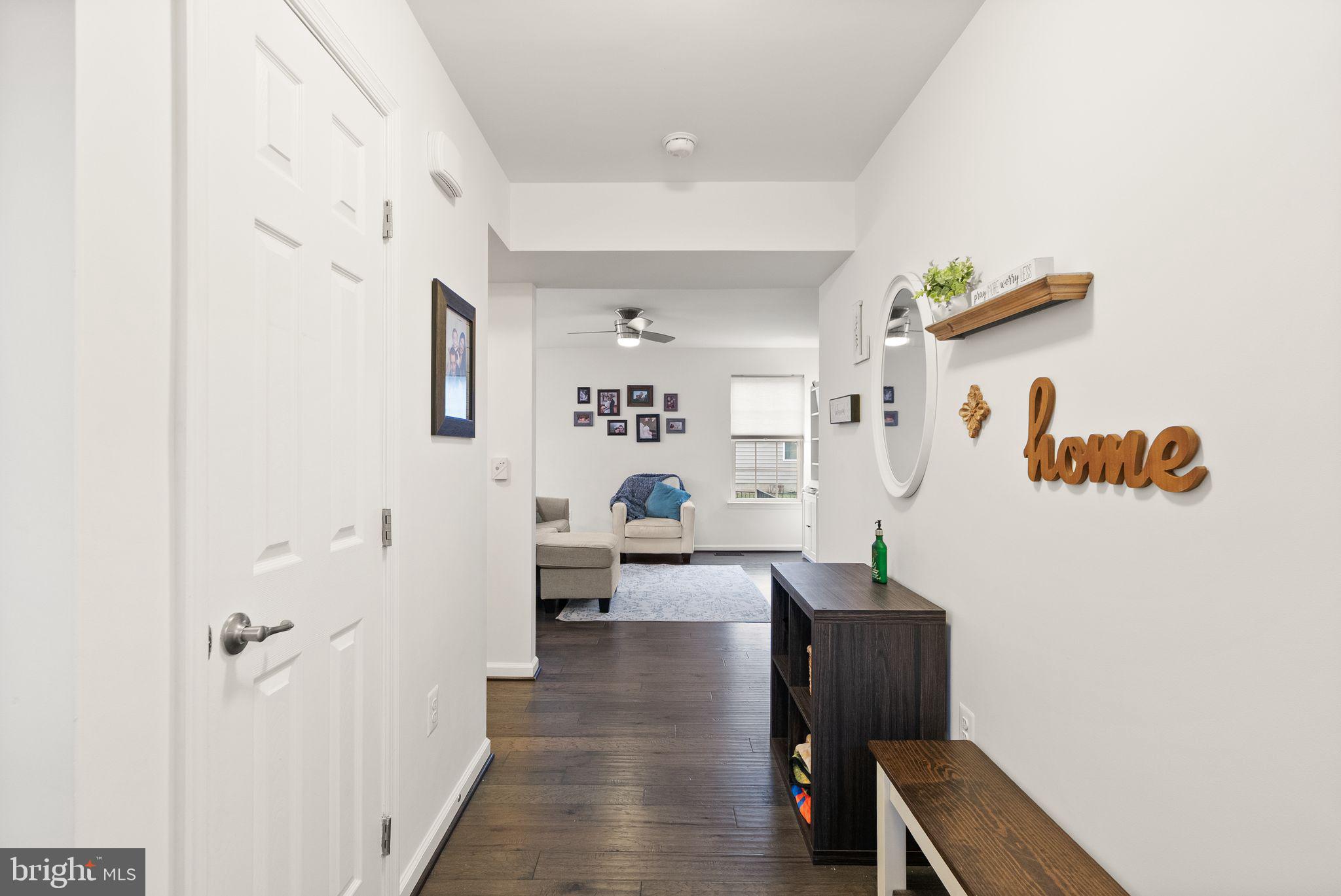 THREE FLAGS - Residential