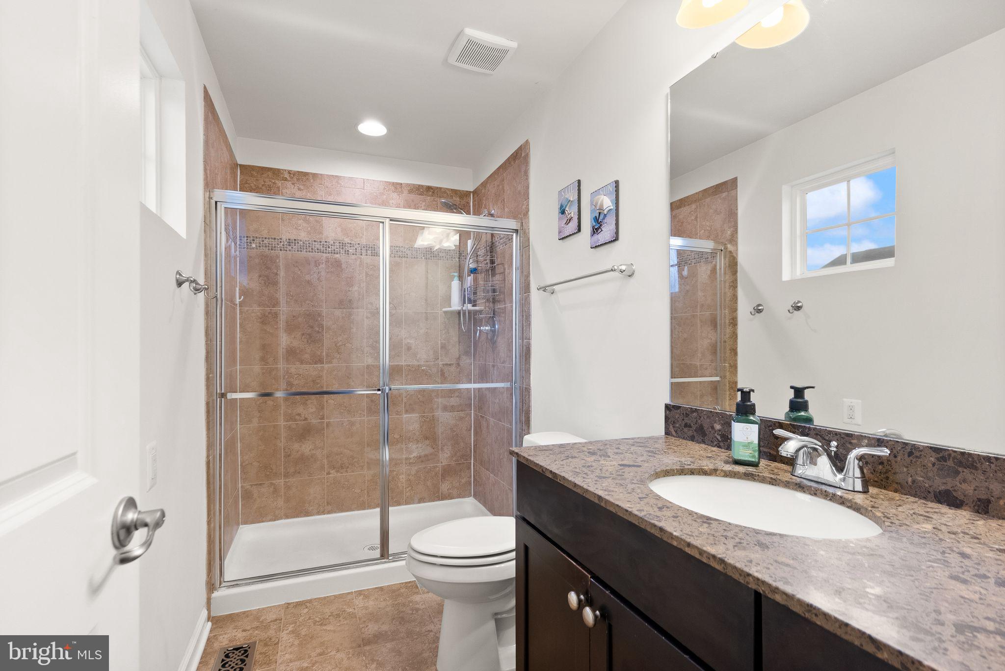 THREE FLAGS - Residential