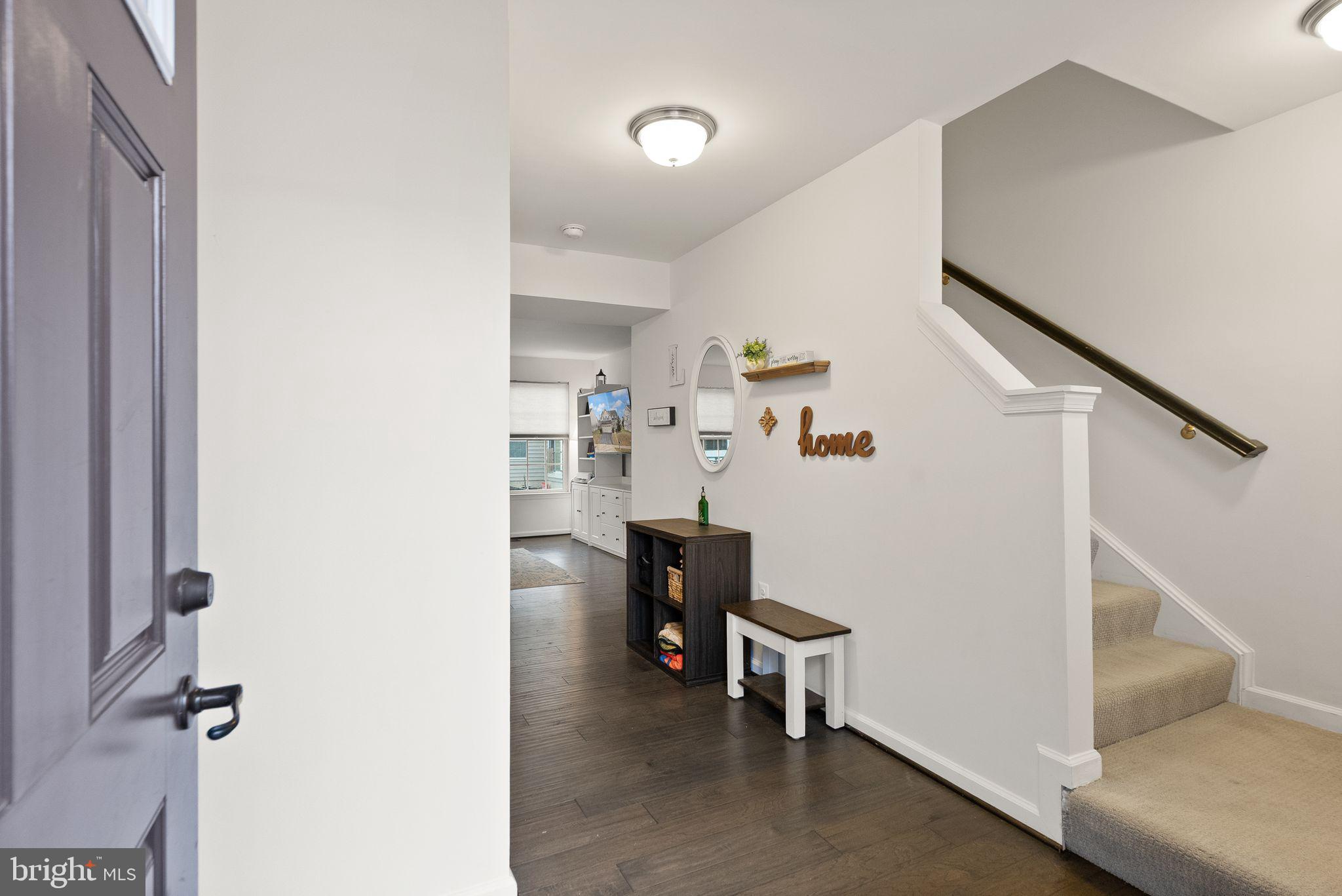 THREE FLAGS - Residential