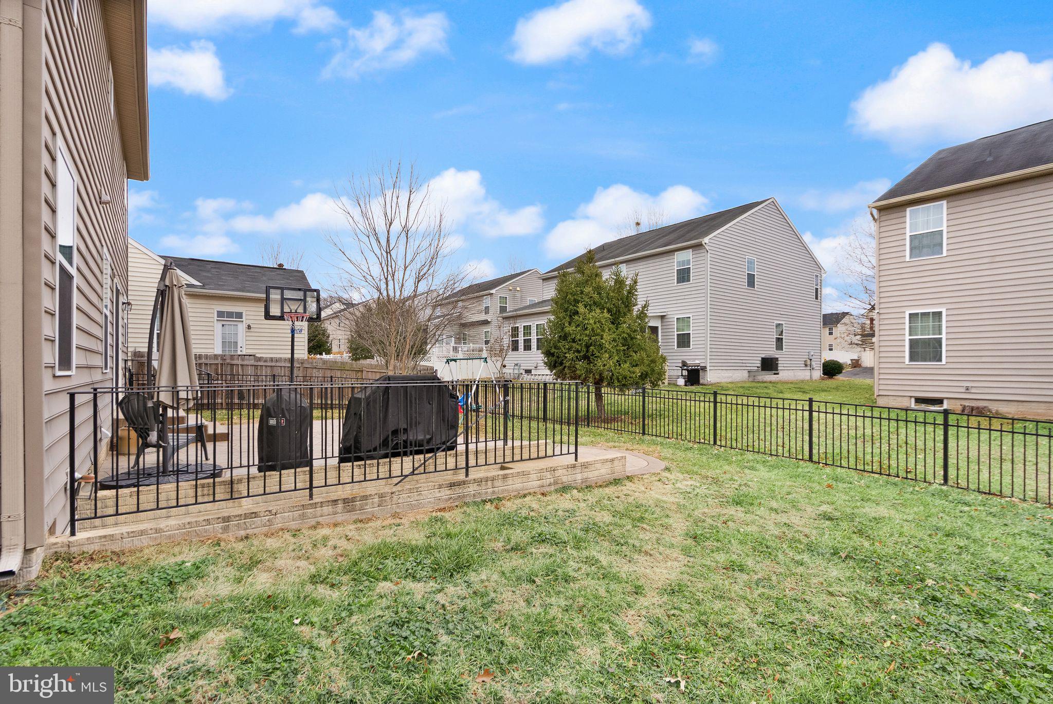 THREE FLAGS - Residential