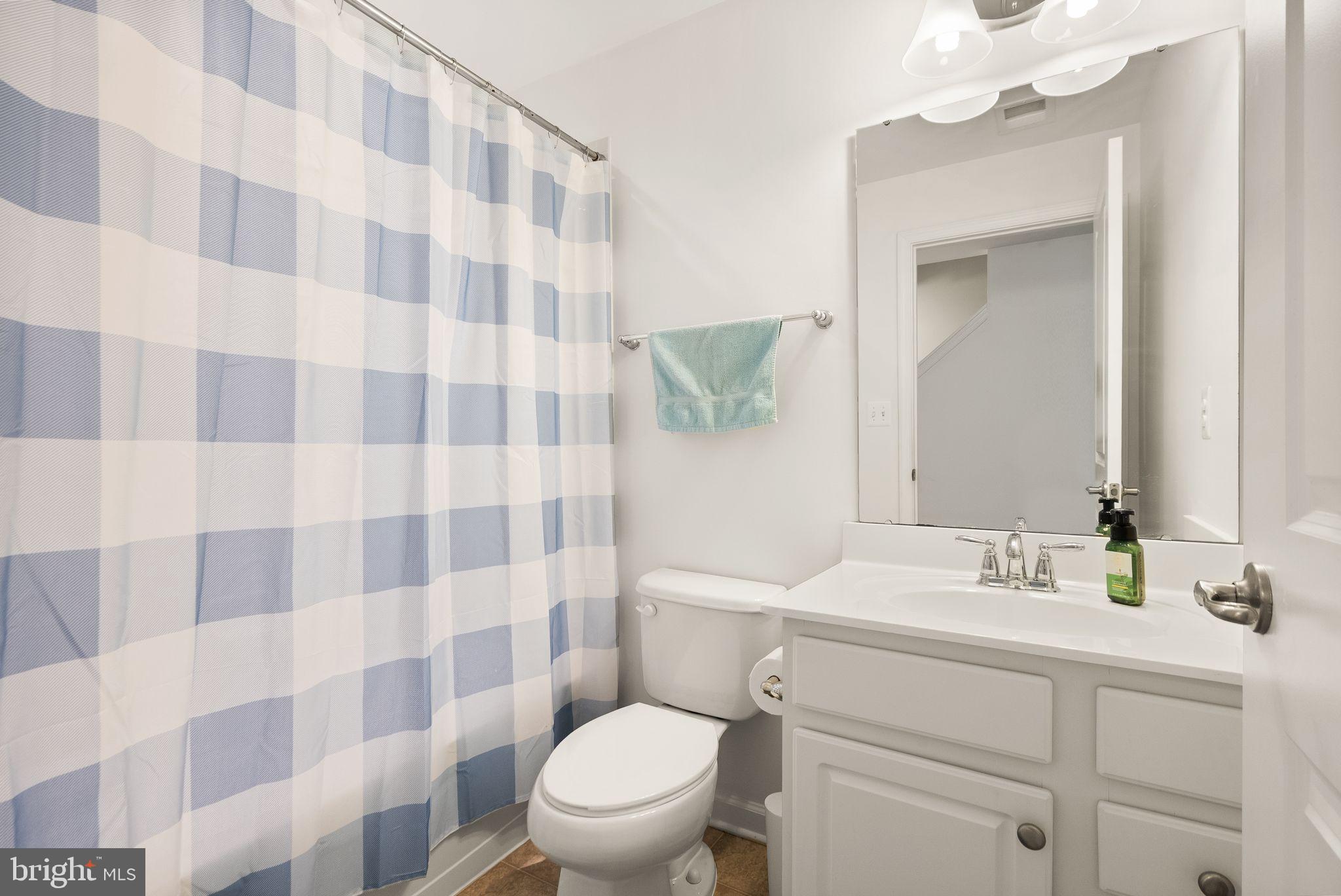 THREE FLAGS - Residential