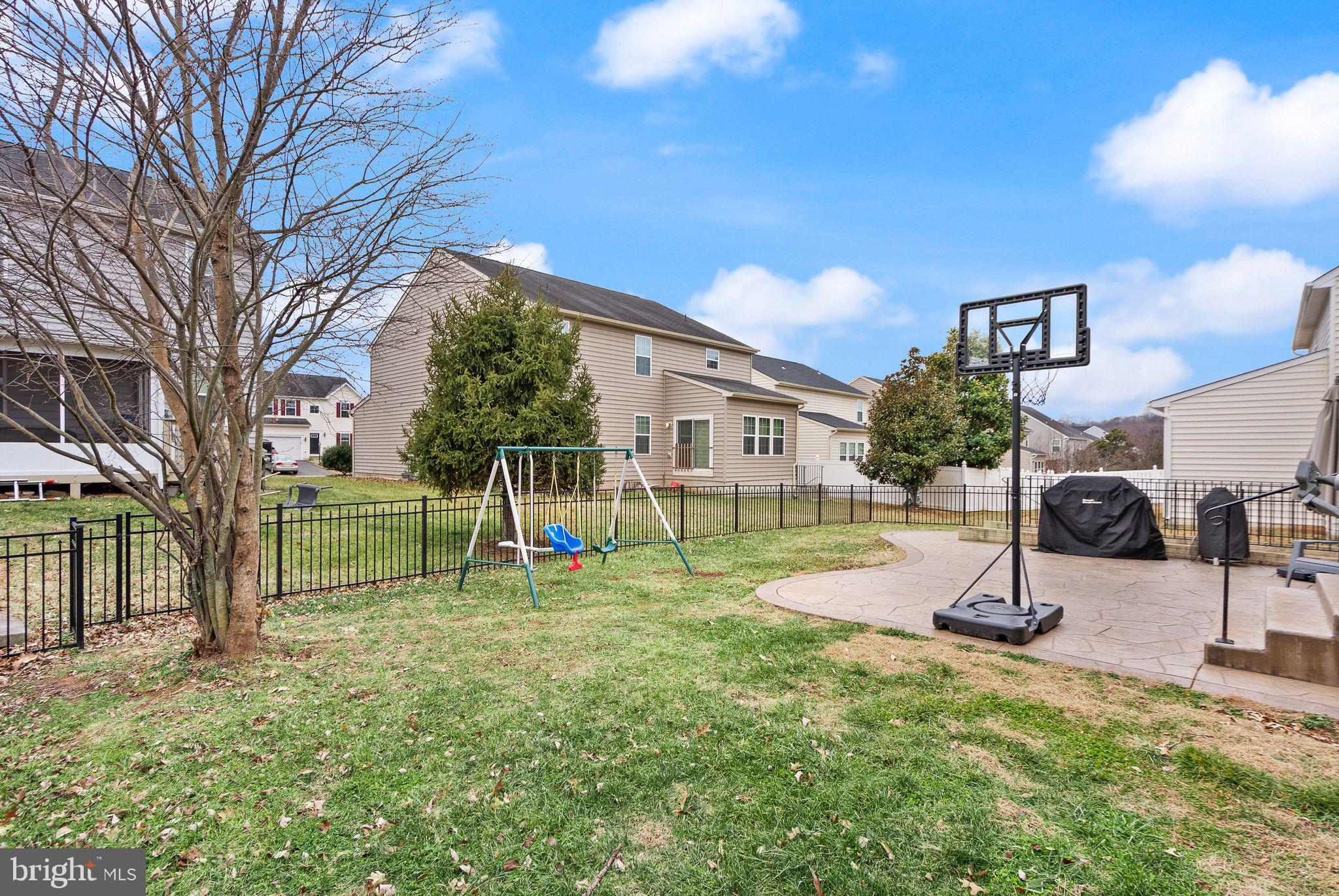 THREE FLAGS - Residential