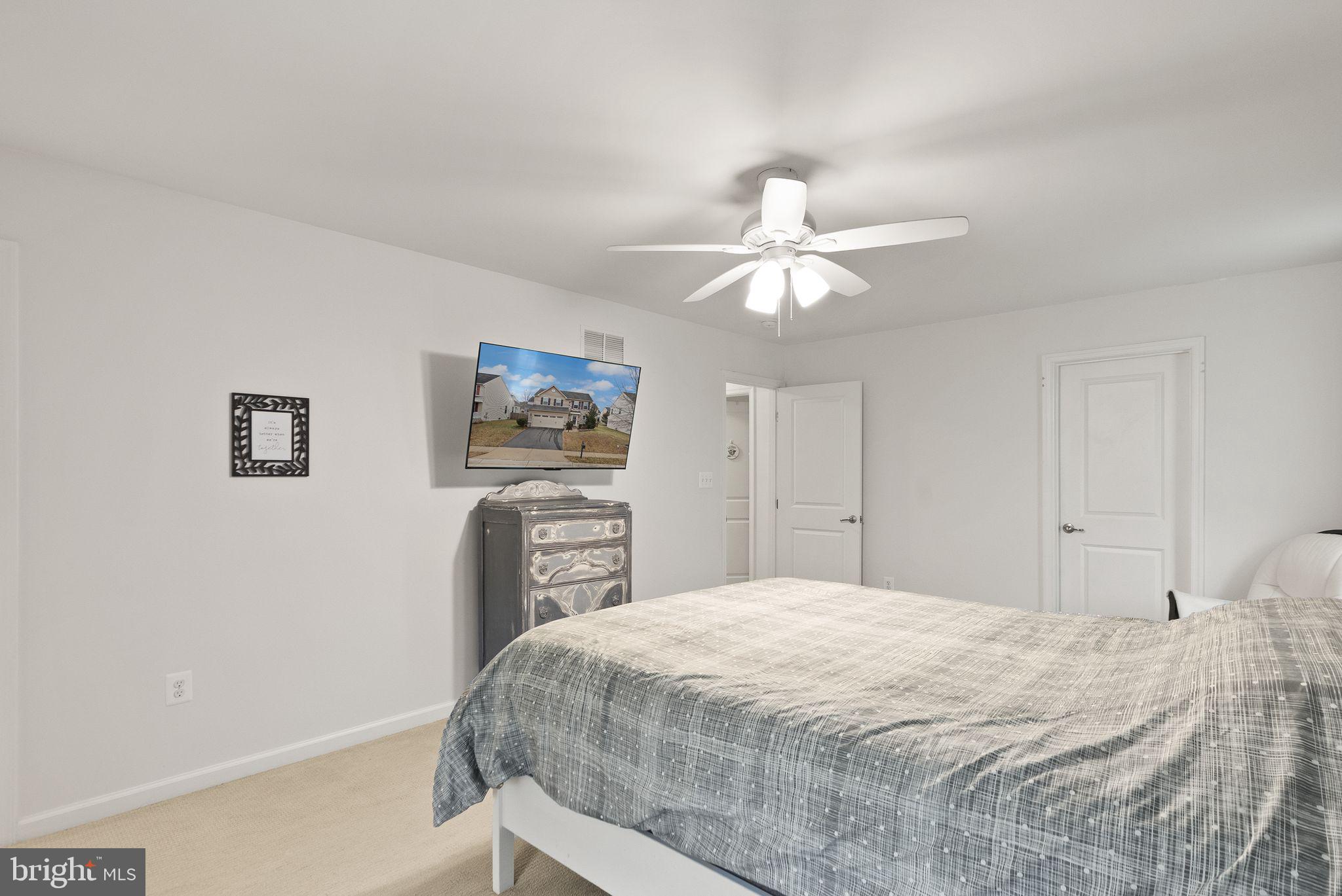 THREE FLAGS - Residential