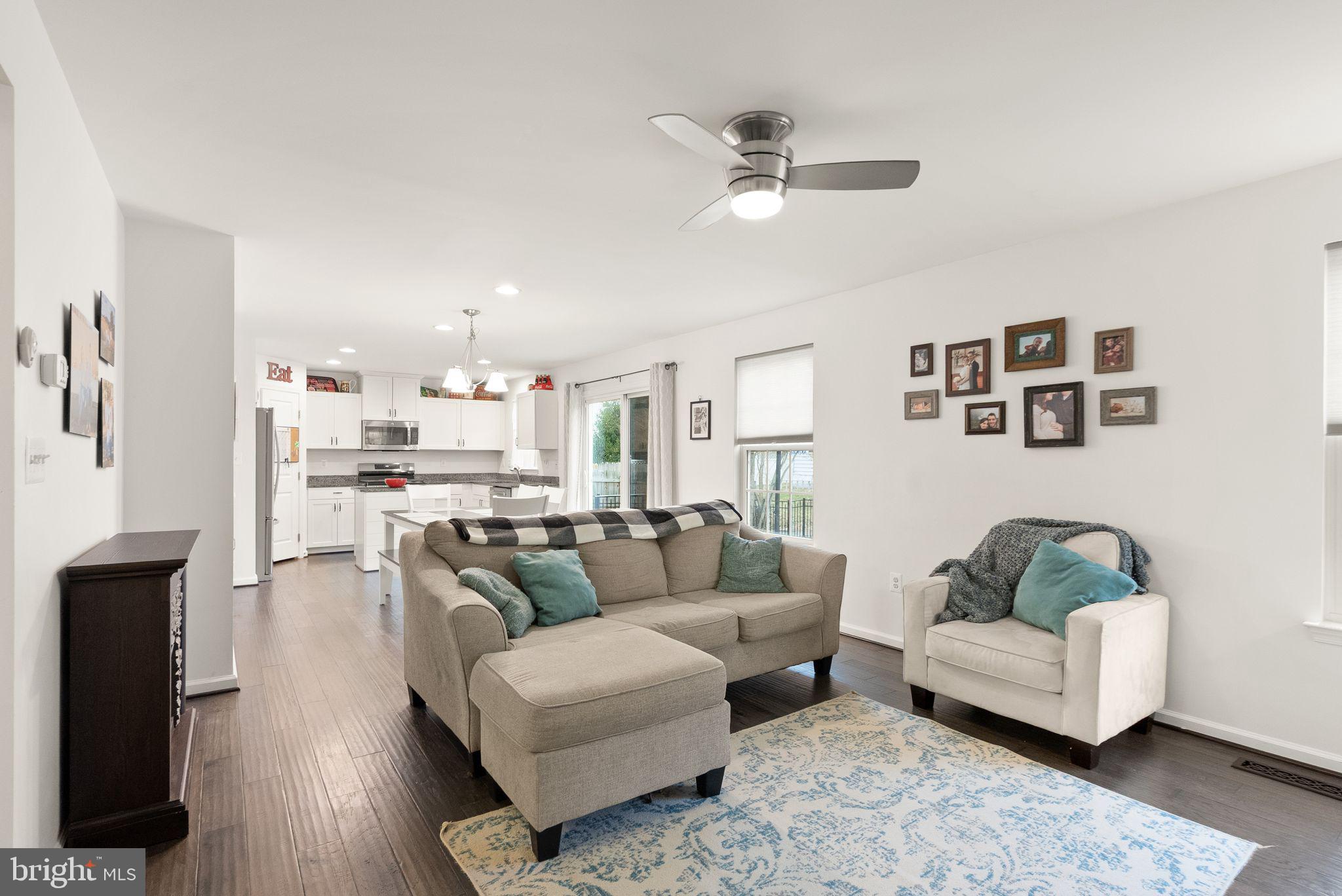 THREE FLAGS - Residential