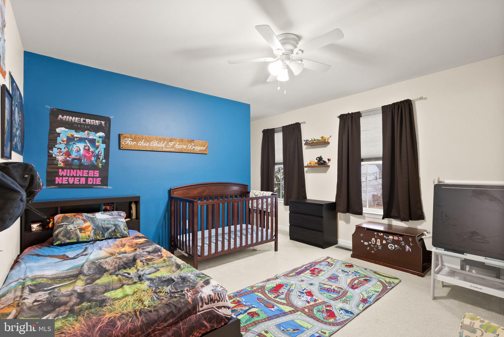 THREE FLAGS - Residential