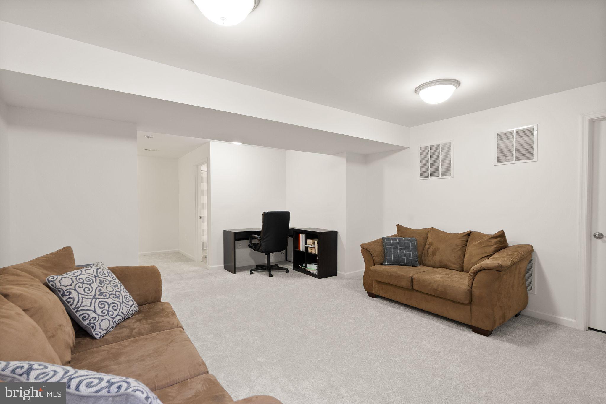 THREE FLAGS - Residential