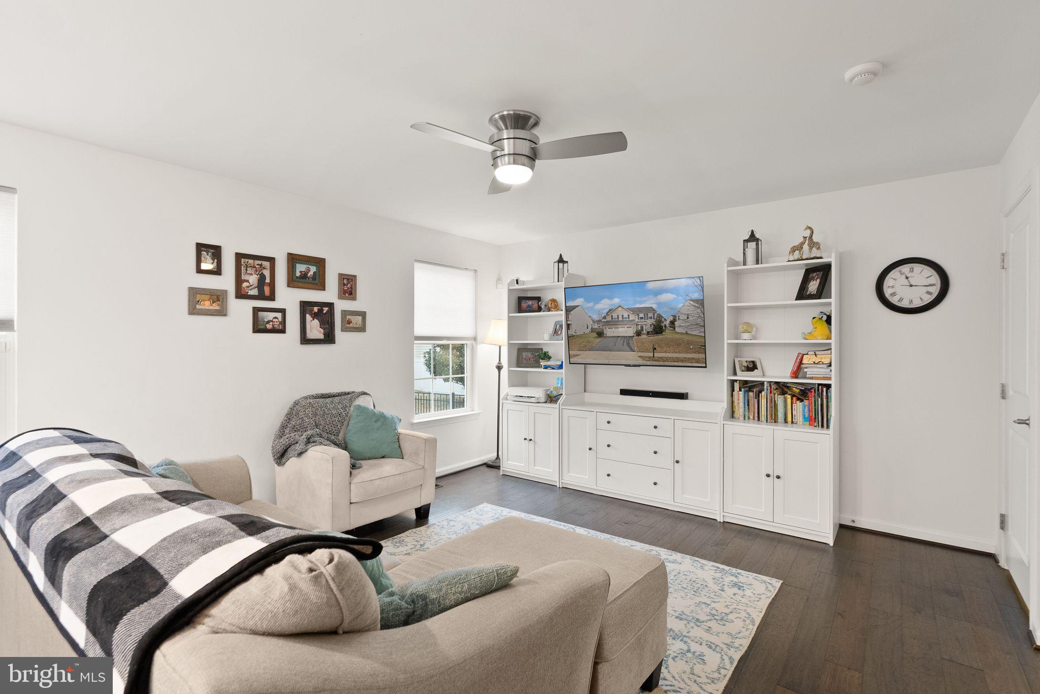 THREE FLAGS - Residential