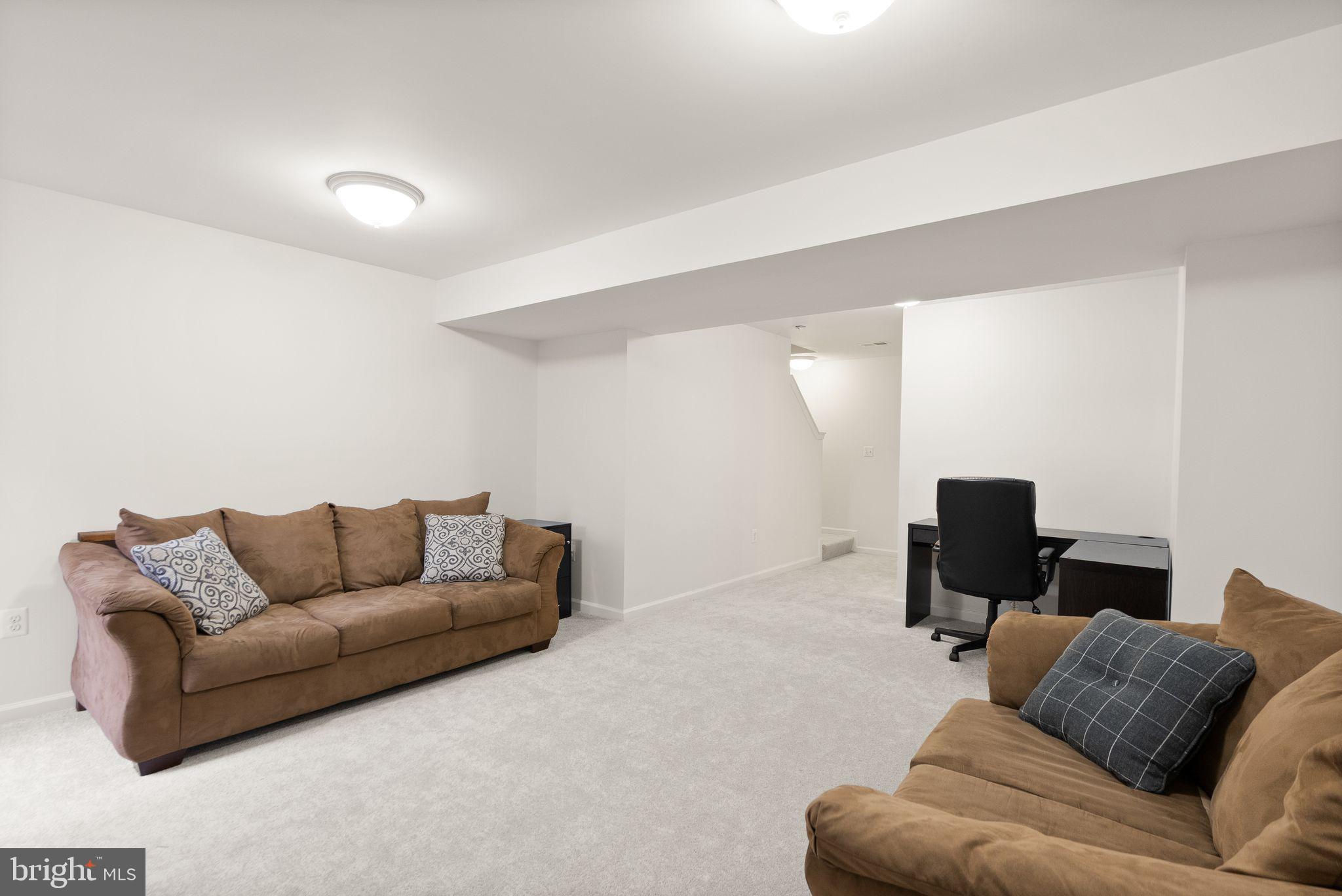 THREE FLAGS - Residential