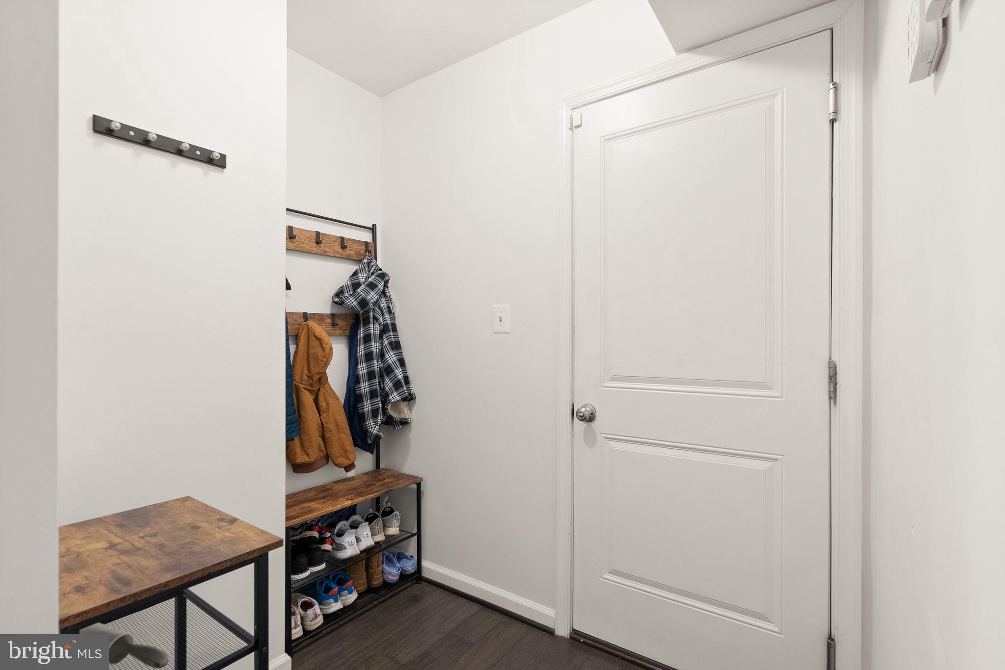 THREE FLAGS - Residential