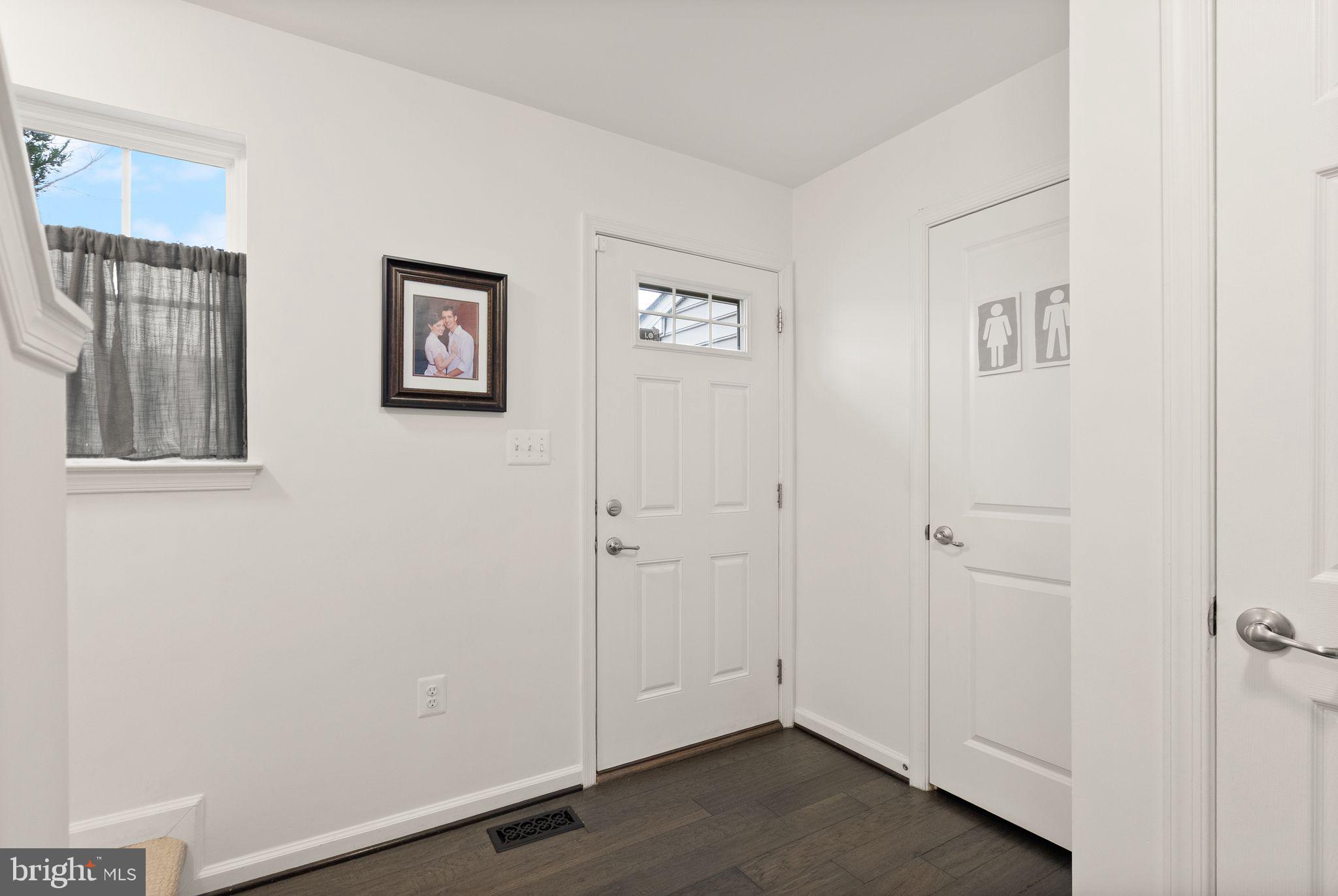 THREE FLAGS - Residential