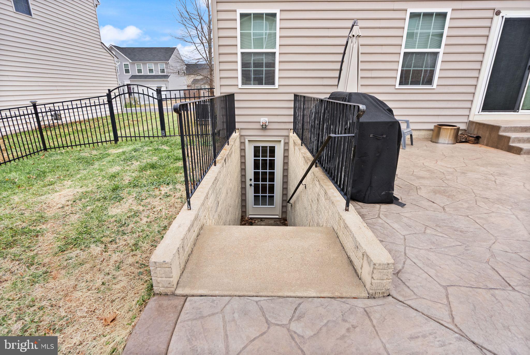 THREE FLAGS - Residential