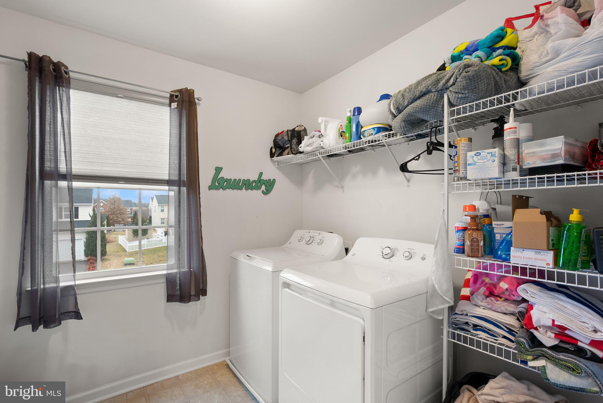 THREE FLAGS - Residential