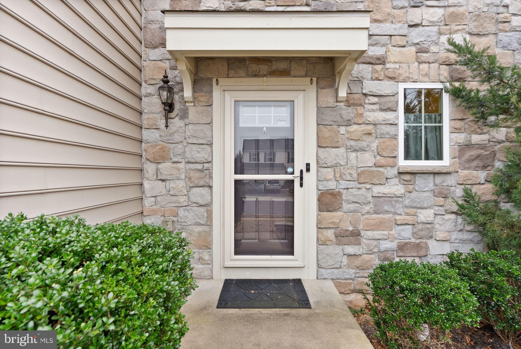 THREE FLAGS - Residential