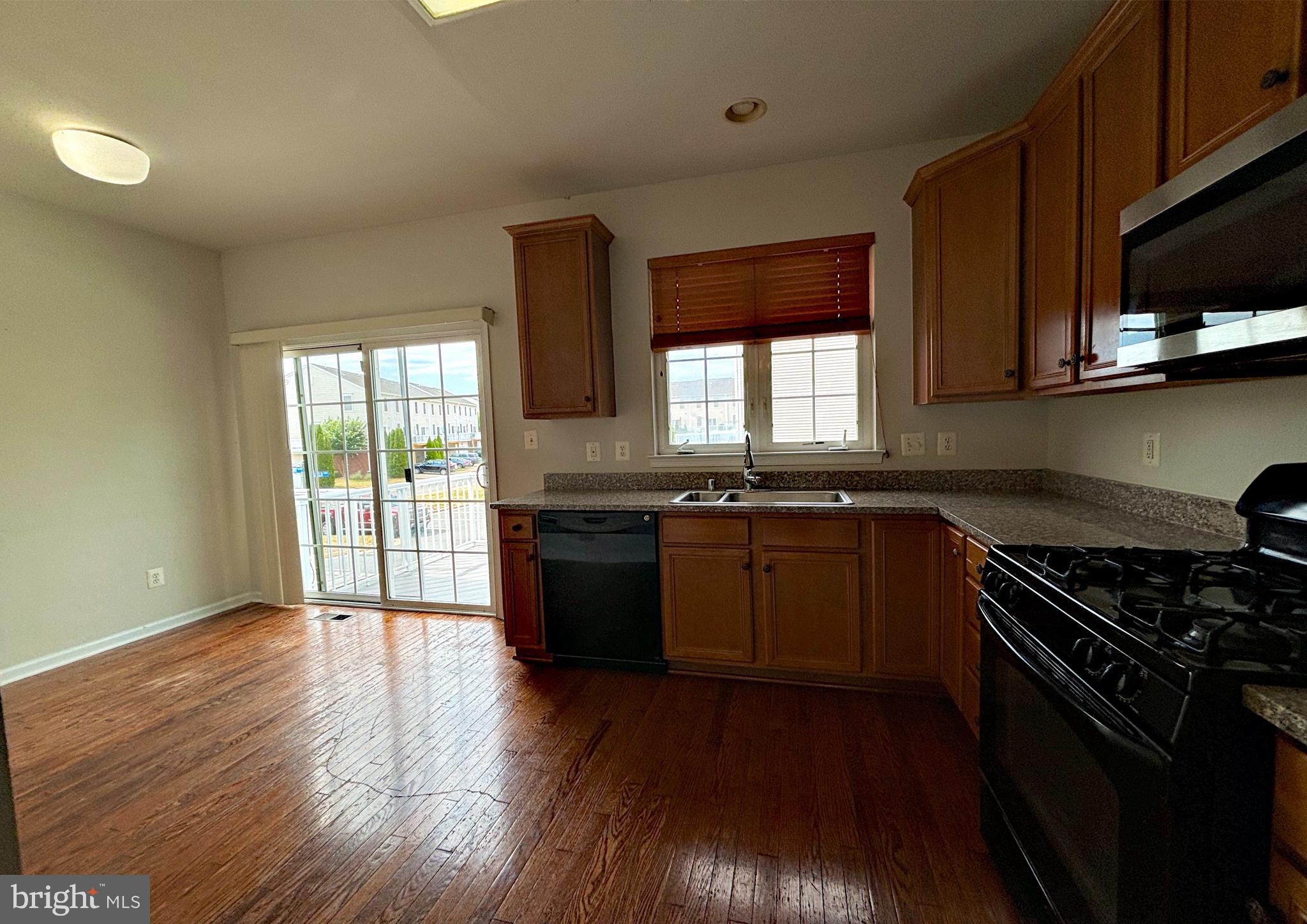 AMBERLEA AT SOUTH RIDING - Residential Lease