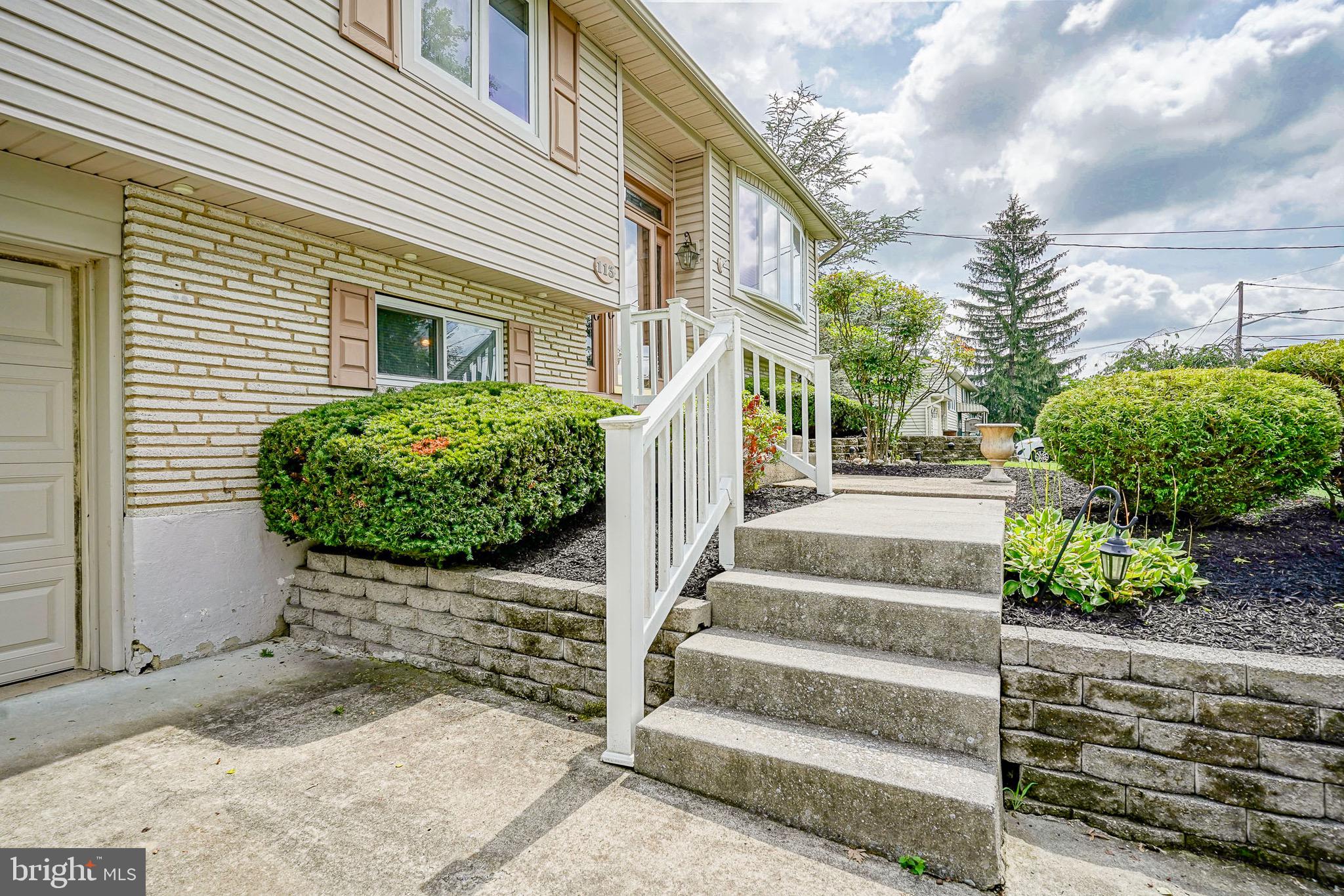 113 SHERBROOK BOULEVARD