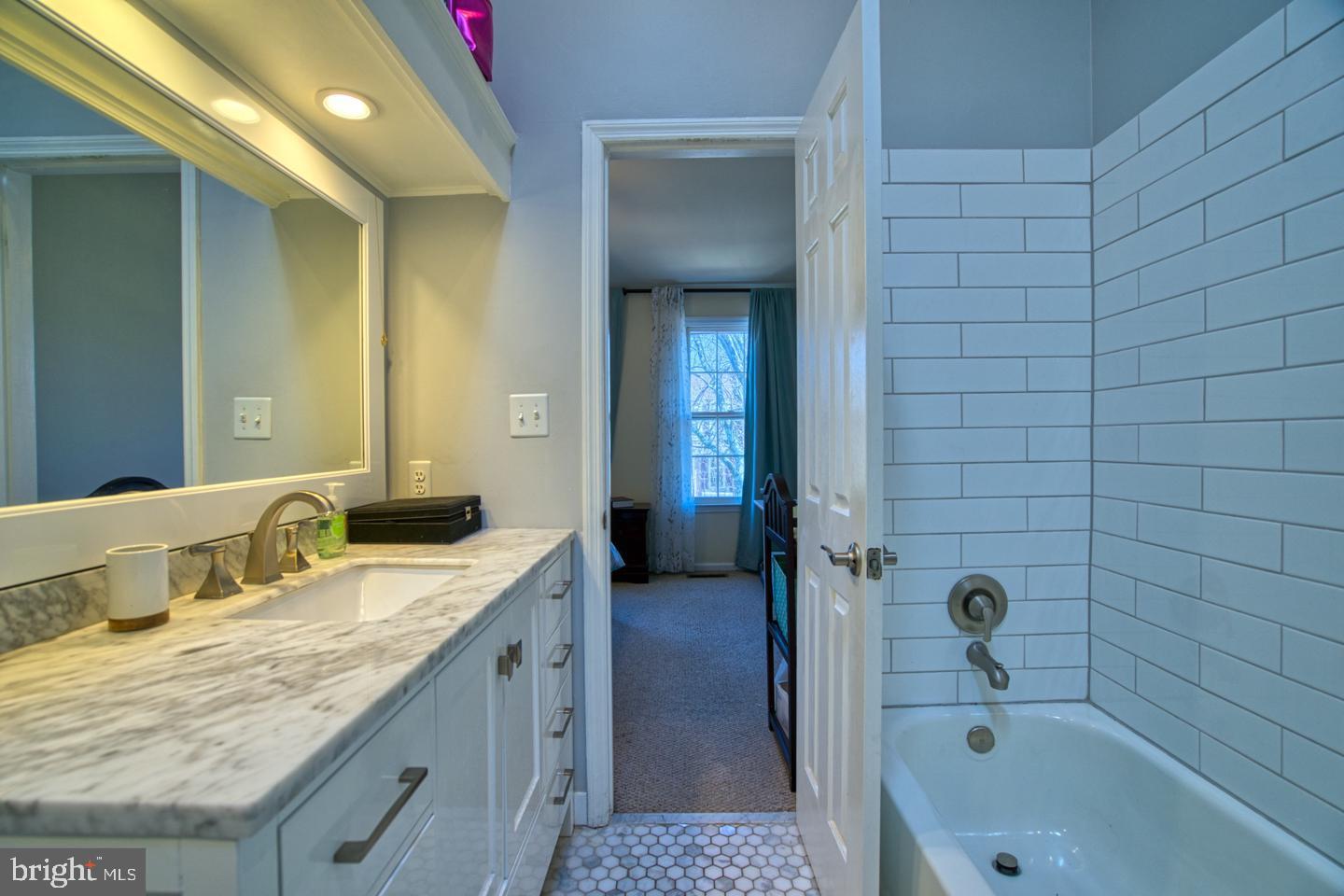 KINGSTOWNE - Residential Lease