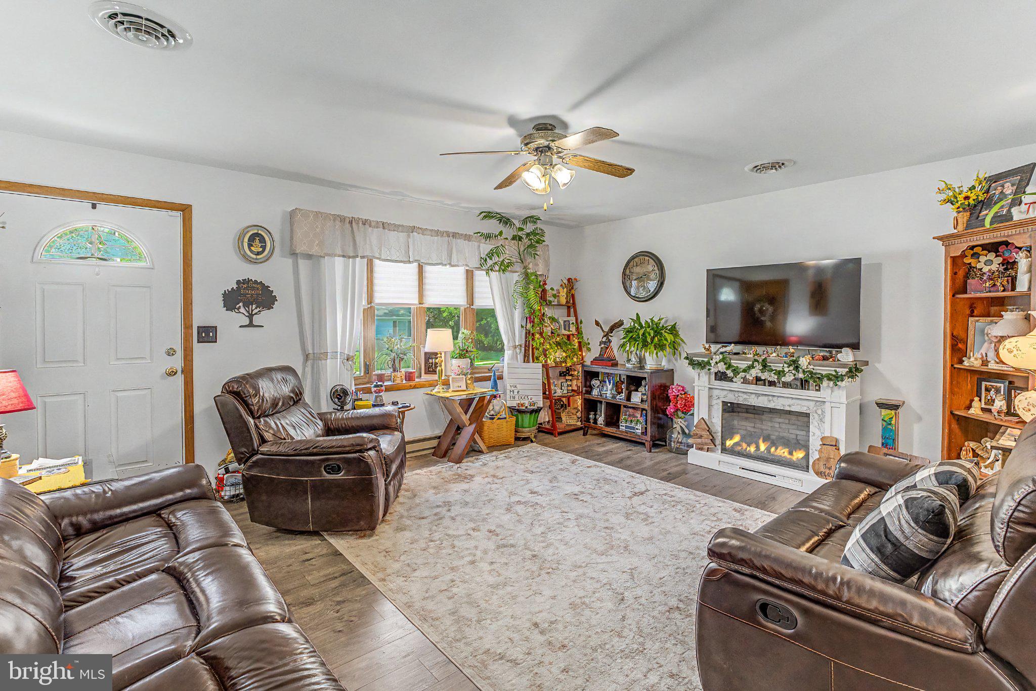 1077 BRAMLY DRIVE