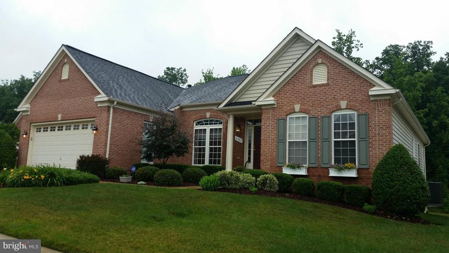 THIS EXTRORDINARY HOME OFFERS THE BEST IN MAIN LEVEL LIVING WITH 3 MAIN LEVEL BEDROOMS AND A COMFORTABLE AMOUNT OF LIVING SPACE COMPLETE WITH A MAGNIFIENT DEEP WOODED VIEW. RICH DETAIL THROUGHOUT INCLUDING CUSTOM CERAMIC, GORGEOUS GRANITE, LG FRIDGE, SURROUND SOUND AND MORE! PLENTY OF ROOM HERE FOR ELEGANT FORMAL DINING AND A MAGNIFICENT GREAT ROOM FEATURING SUNROOM,EXTENDED CHERRY CABINETS AND...