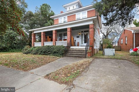 51 BUXTON AVENUE NEWPORT NEWS VA 23607