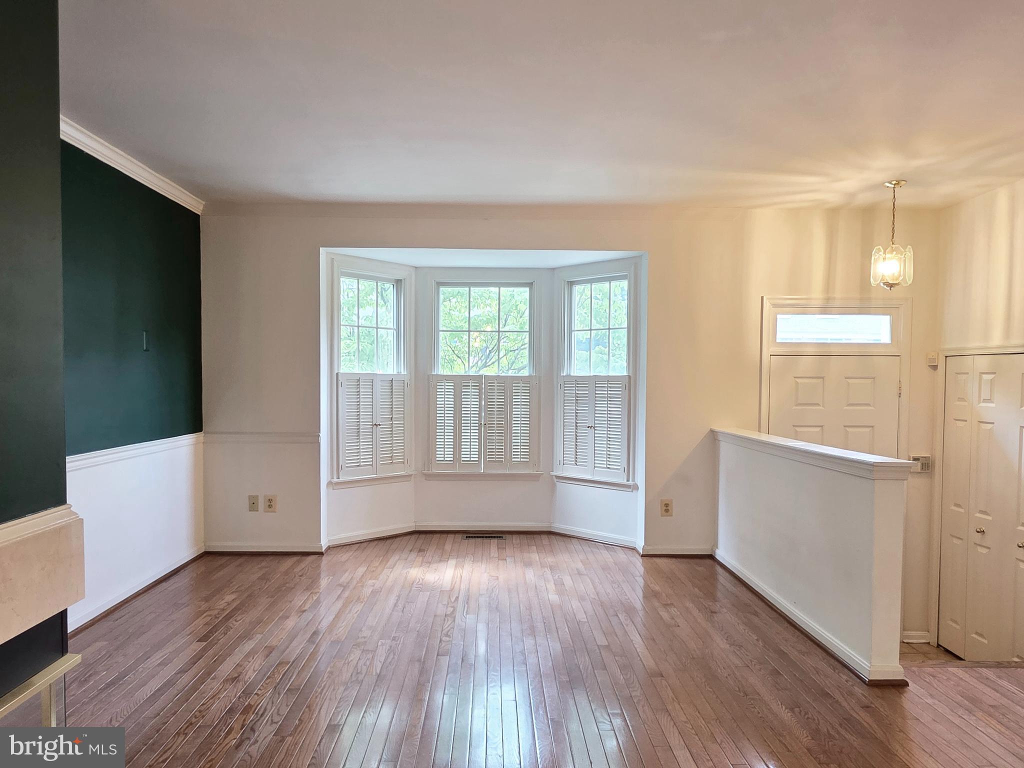 937 WALNUT WOOD ROAD