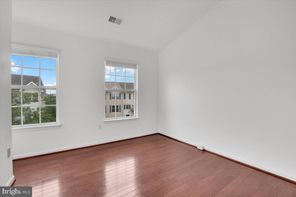 ASHBURN VILLAGE - Residential Lease