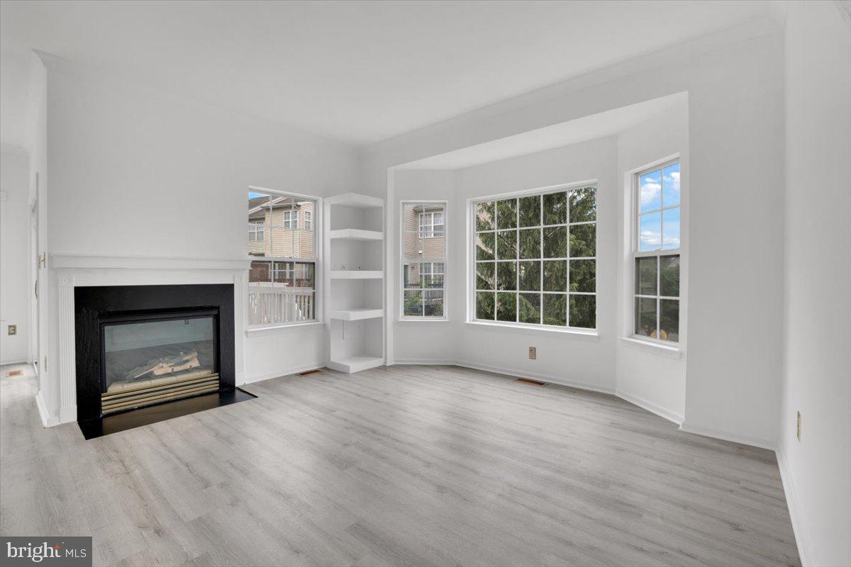 ASHBURN VILLAGE - Residential Lease