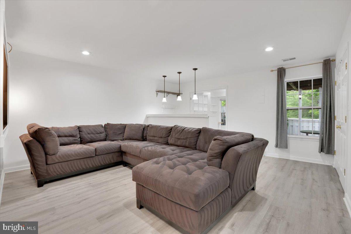 ASHBURN VILLAGE - Residential Lease