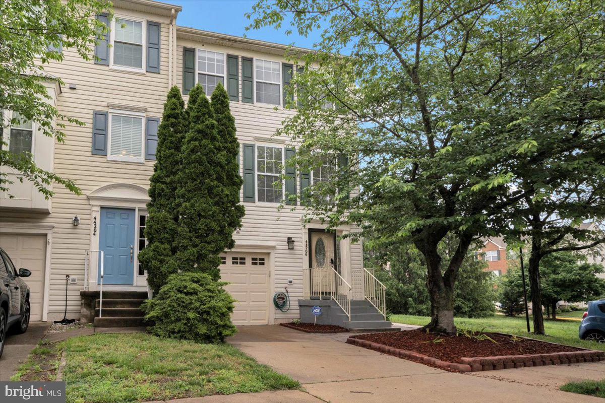 ASHBURN VILLAGE - Residential Lease