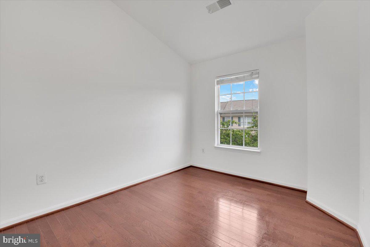 ASHBURN VILLAGE - Residential Lease