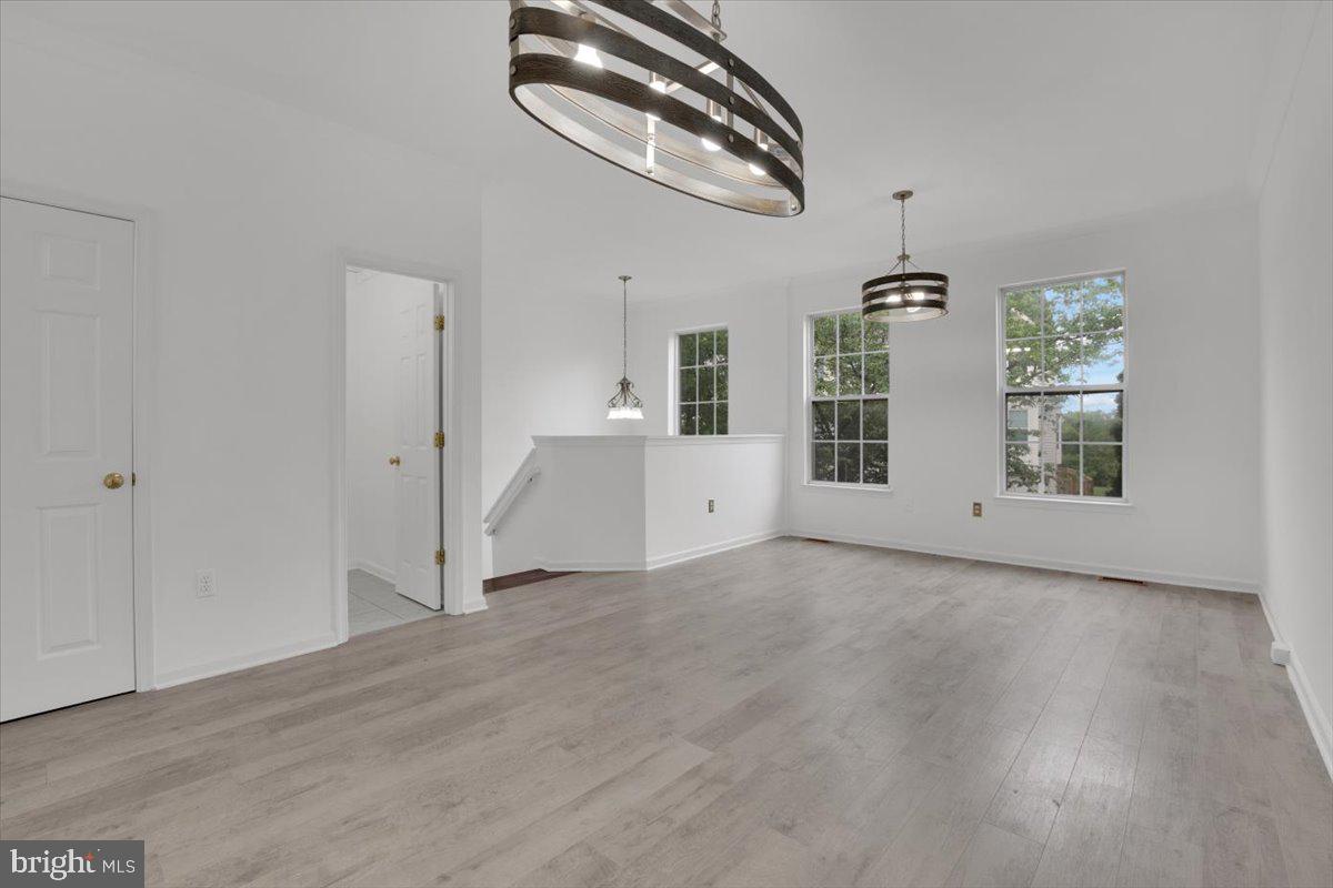 ASHBURN VILLAGE - Residential Lease