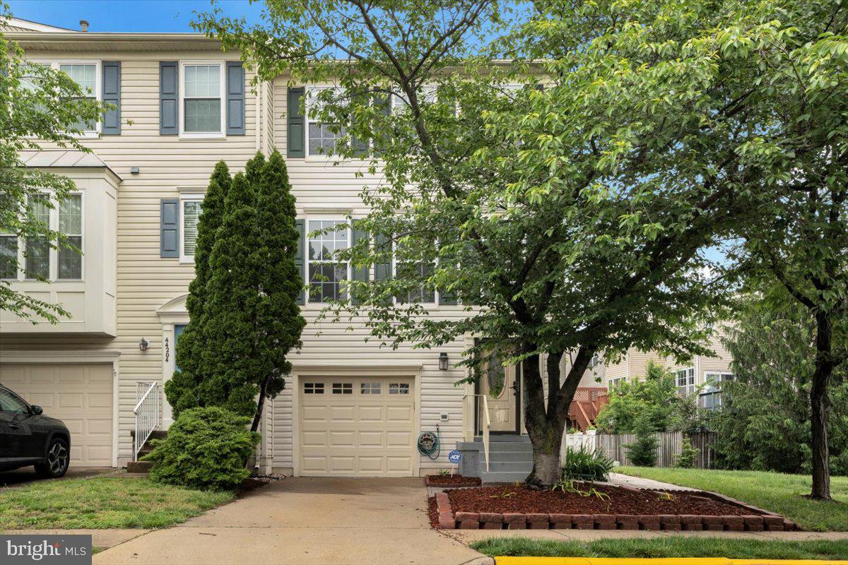 ASHBURN VILLAGE - Residential Lease