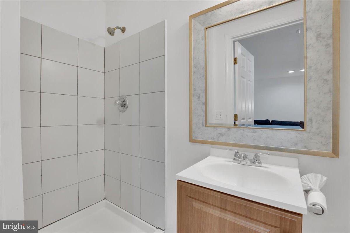 ASHBURN VILLAGE - Residential Lease