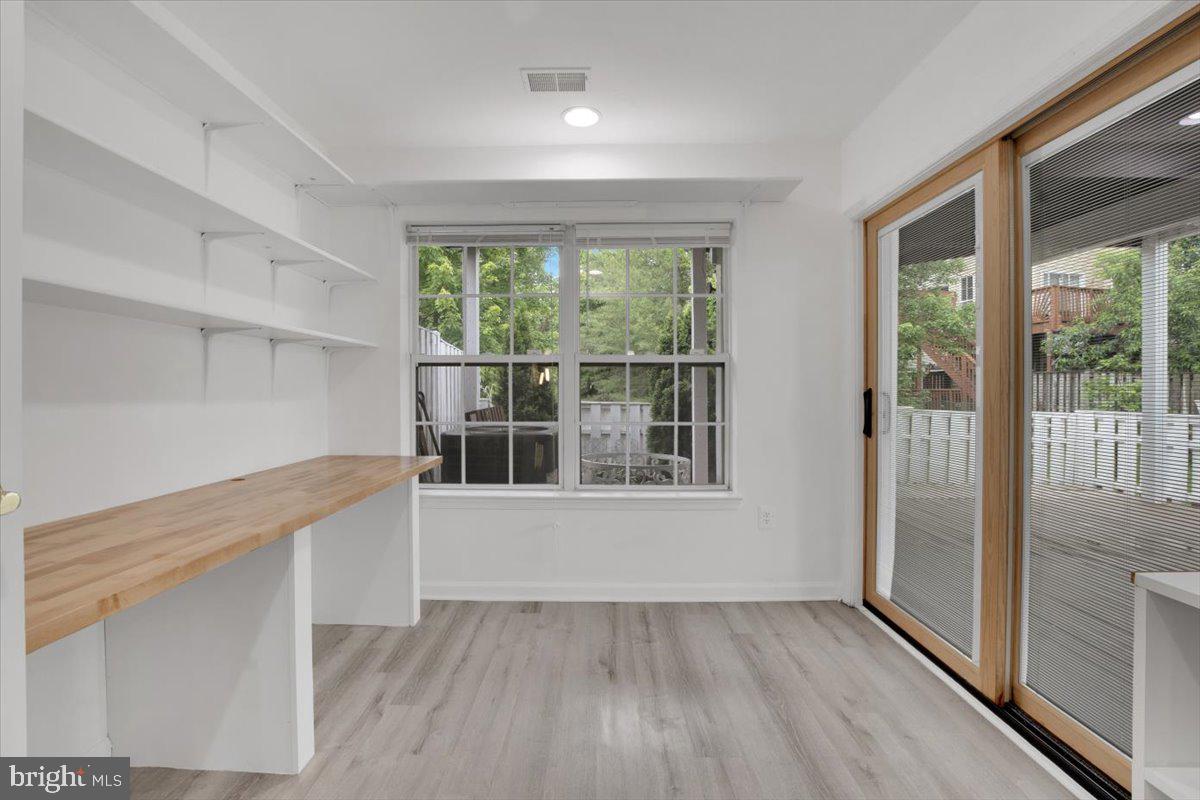 ASHBURN VILLAGE - Residential Lease