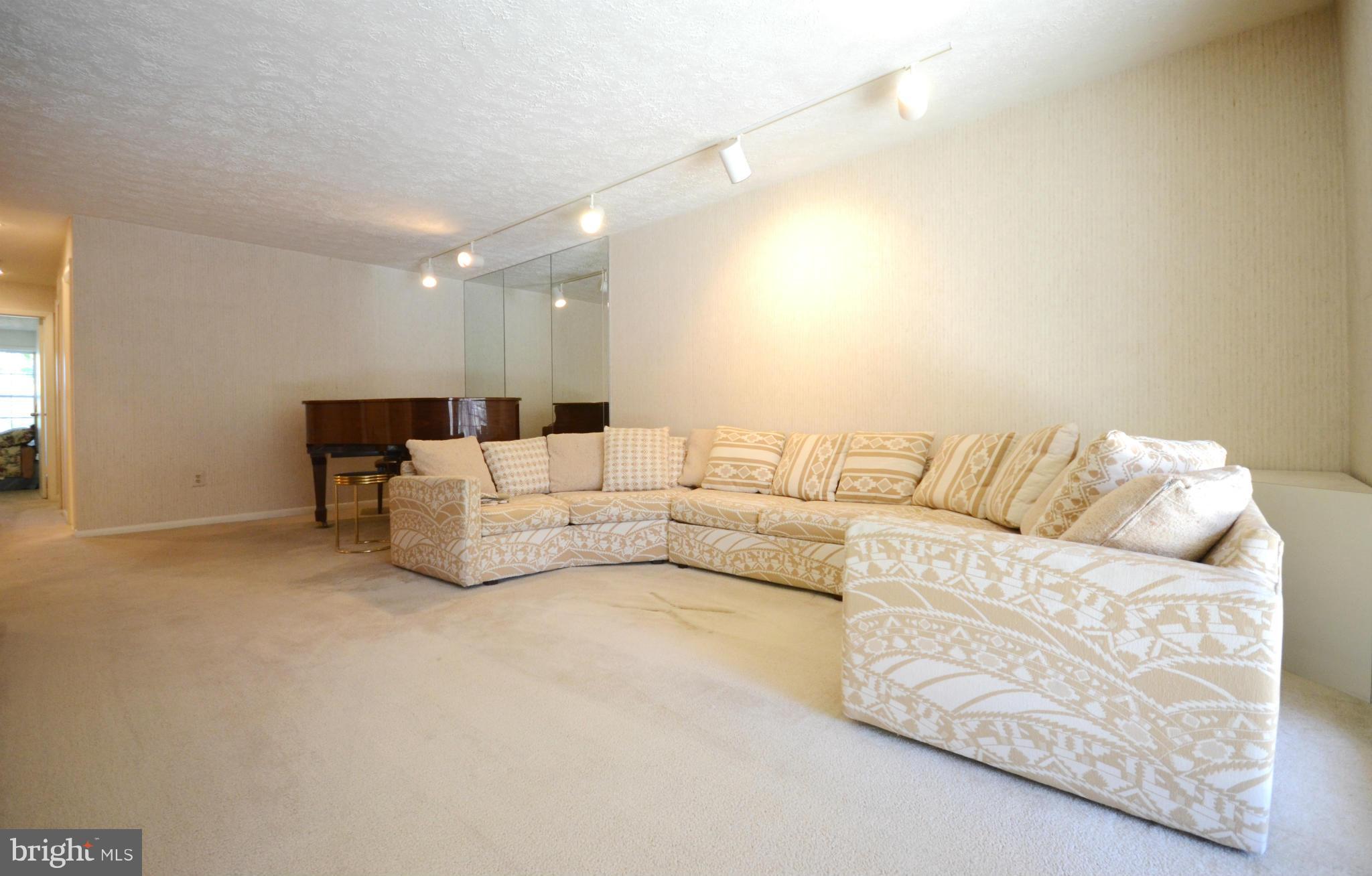 THE FALLS GARDEN - Residential