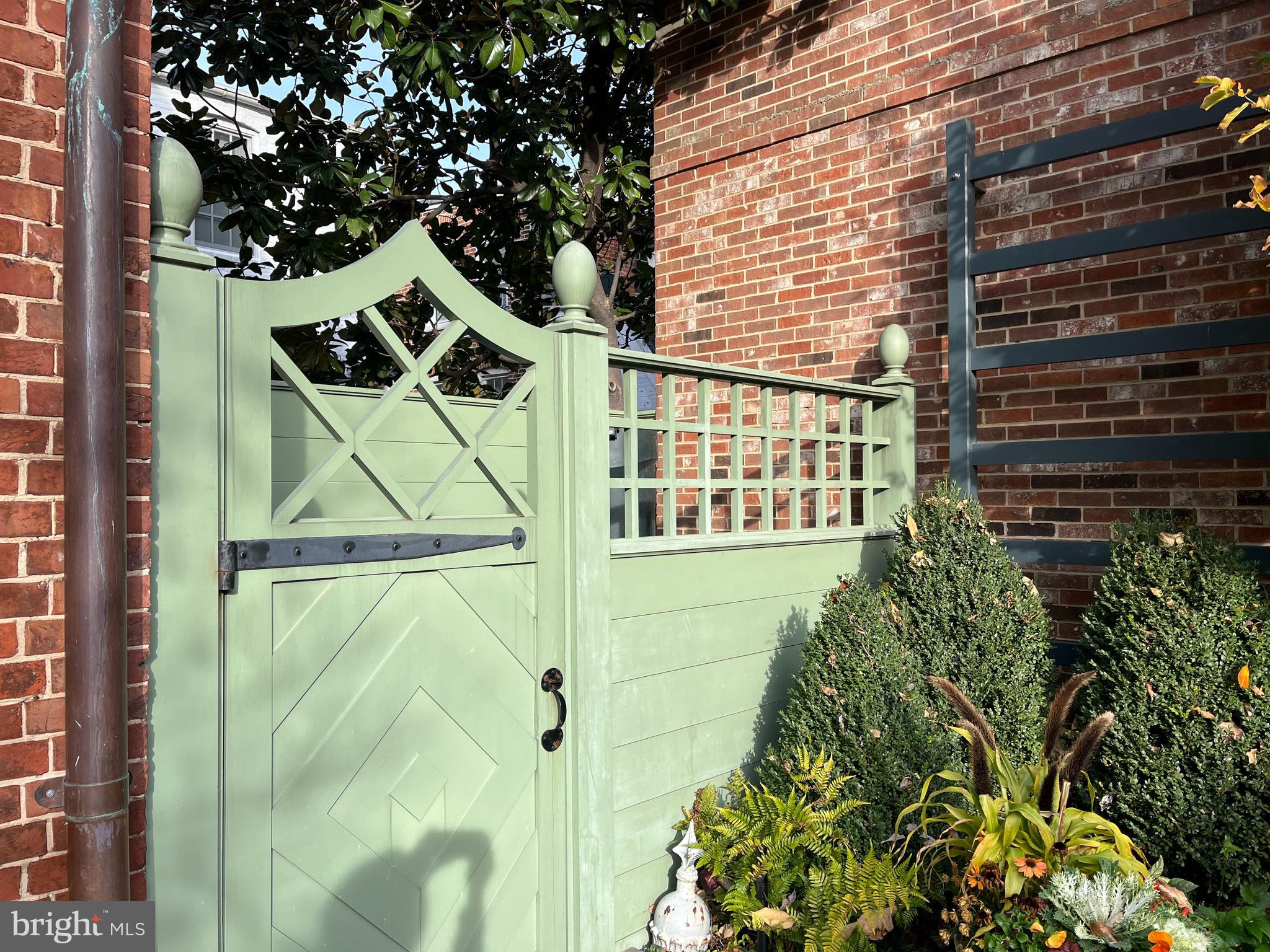 OLD TOWN ALEXANDRIA - Residential Lease