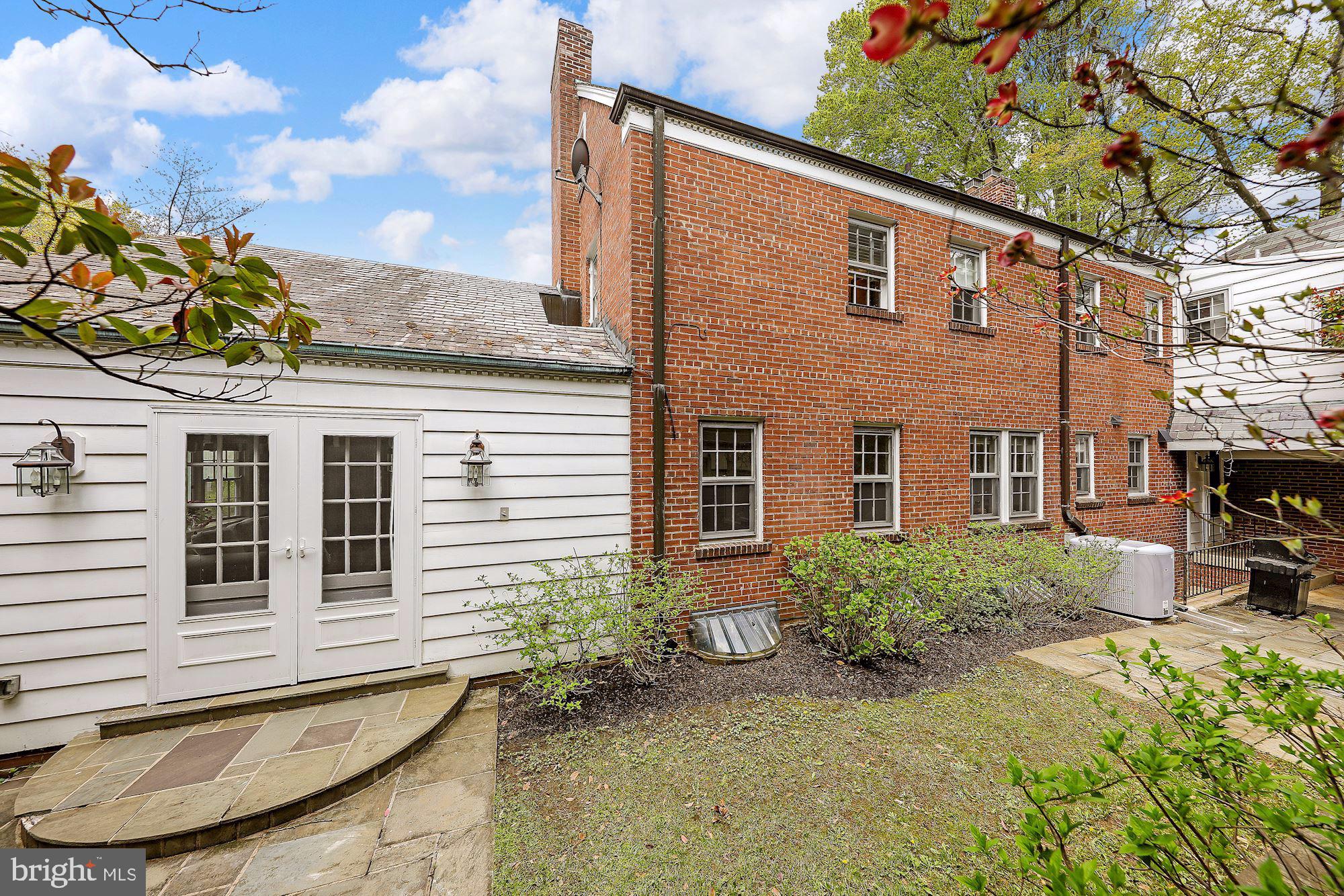 CHEVY CHASE VILLAGE - Residential