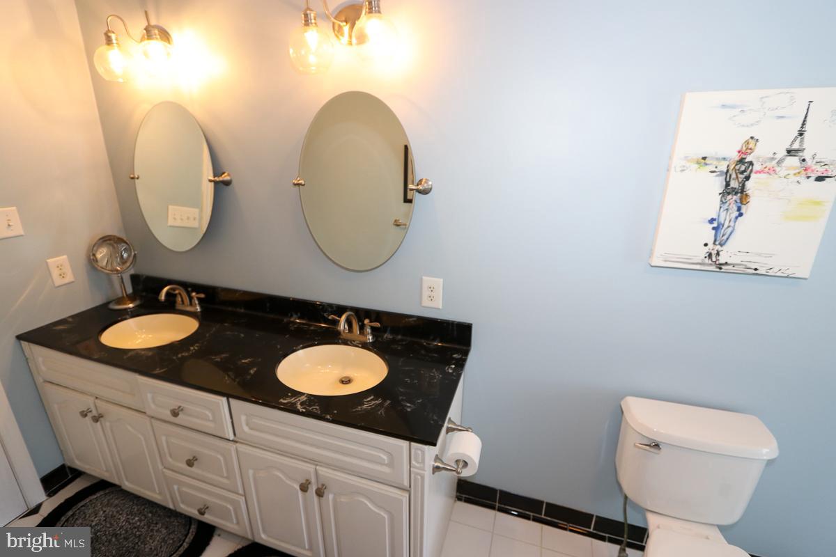 FOX CHASE MANOR - Residential