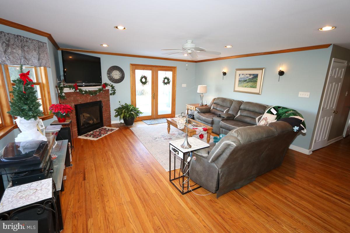 FOX CHASE MANOR - Residential