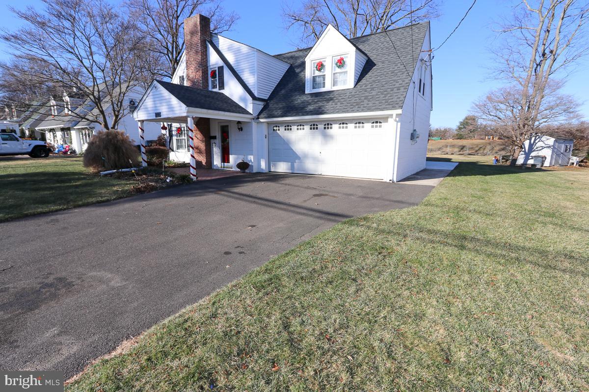 FOX CHASE MANOR - Residential