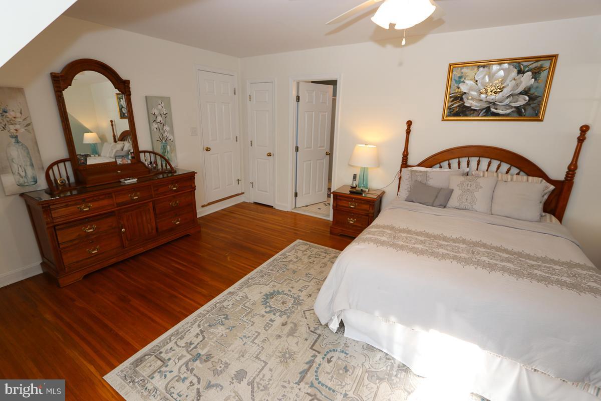 FOX CHASE MANOR - Residential