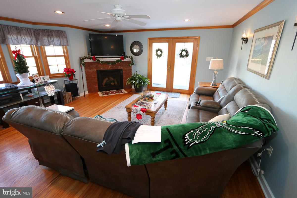 FOX CHASE MANOR - Residential